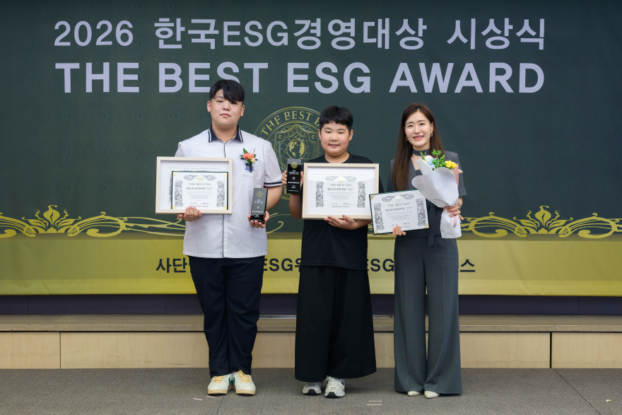 청소년 프론티어상 단체사진.jpg