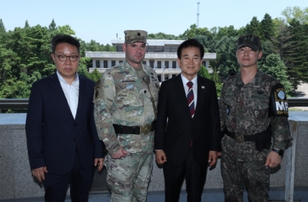 정동영 통일부 장관, 취임 첫날 판문점 방문
