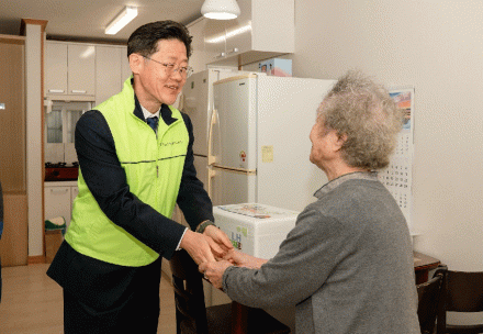 한국토지주택공사(LH), 연말 맞아 ‘사랑의 김치 나눔’…입주민에 따뜻한 온기 전달
