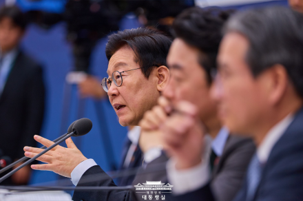 이재명 대통령, 소방청·국세청 야간 방문…현장 공직자 격려