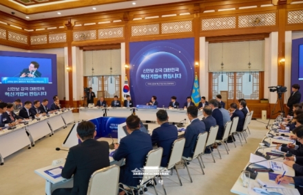 이재명 대통령 "2030년 신안보 유니콘 5개 육성"…AI·우주·사이버 국가전략산업 키운다