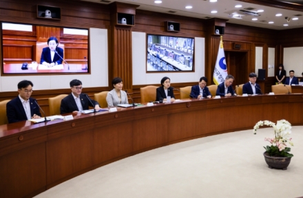 한성숙 총리, 비상경제점검회의 주재…"중동 리스크 대비 공급망 점검·민생 안정 총력"