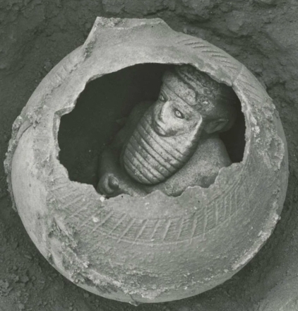 깨진 토기 속 5,000년 전 인물상…Archaeo Histories가 다시 주목한 고대 우루크의 ‘제사장-왕’