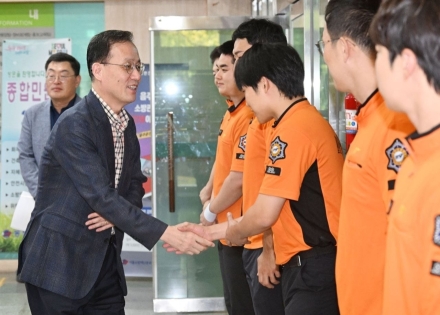 추석 연휴에도 멈추지 않은 안전 현장…이형일 부총리, 동작소방서 찾아 격려