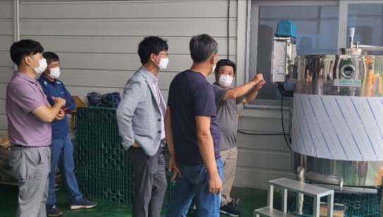 의성군, 버려지는 자두로 액비 만들다