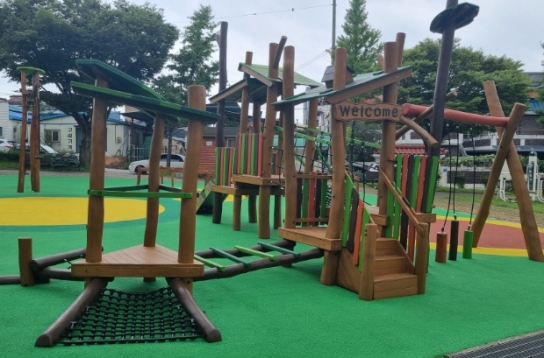 충주시, 친환경 목재 놀이터 개장