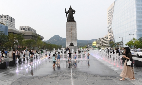 서울시, '광화문광장' 6개 물놀이형 시설 수질 모두 '적합'