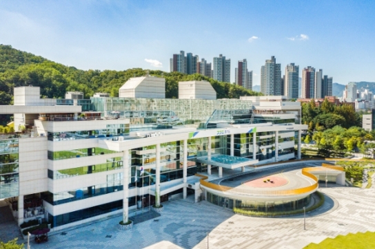 경기도, 1인가구·사회적 배려계층이 키우는 반려동물에 마리당 최대 20만 원. 의료지원비·장례비 지원.
