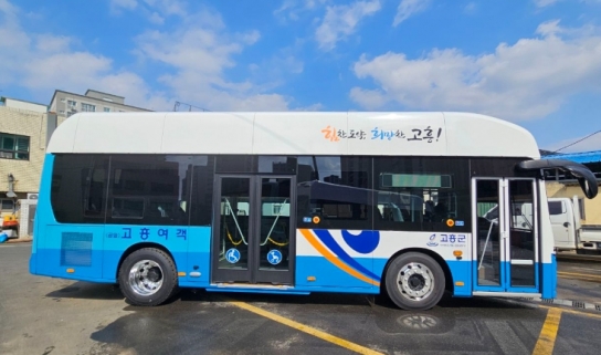 고흥군, 친환경 전기 저상버스 첫 도입… 교통약자 이동 편의성 강화